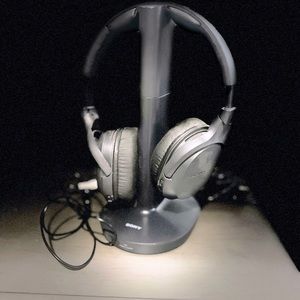 Sony headphones with charging dock